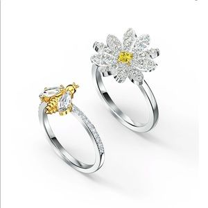 Swarovski flower ring (bee ring not included)